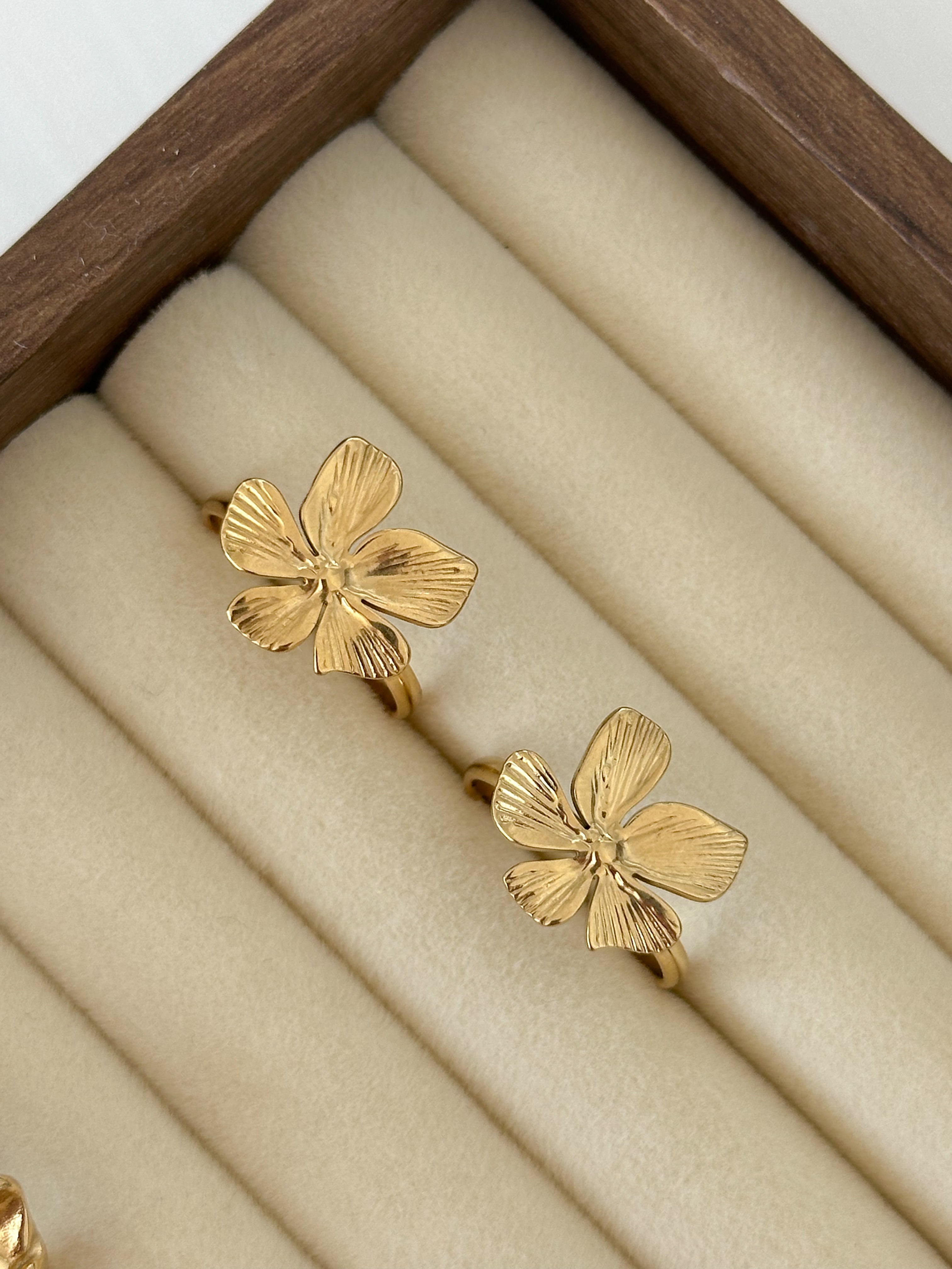 IVY RING