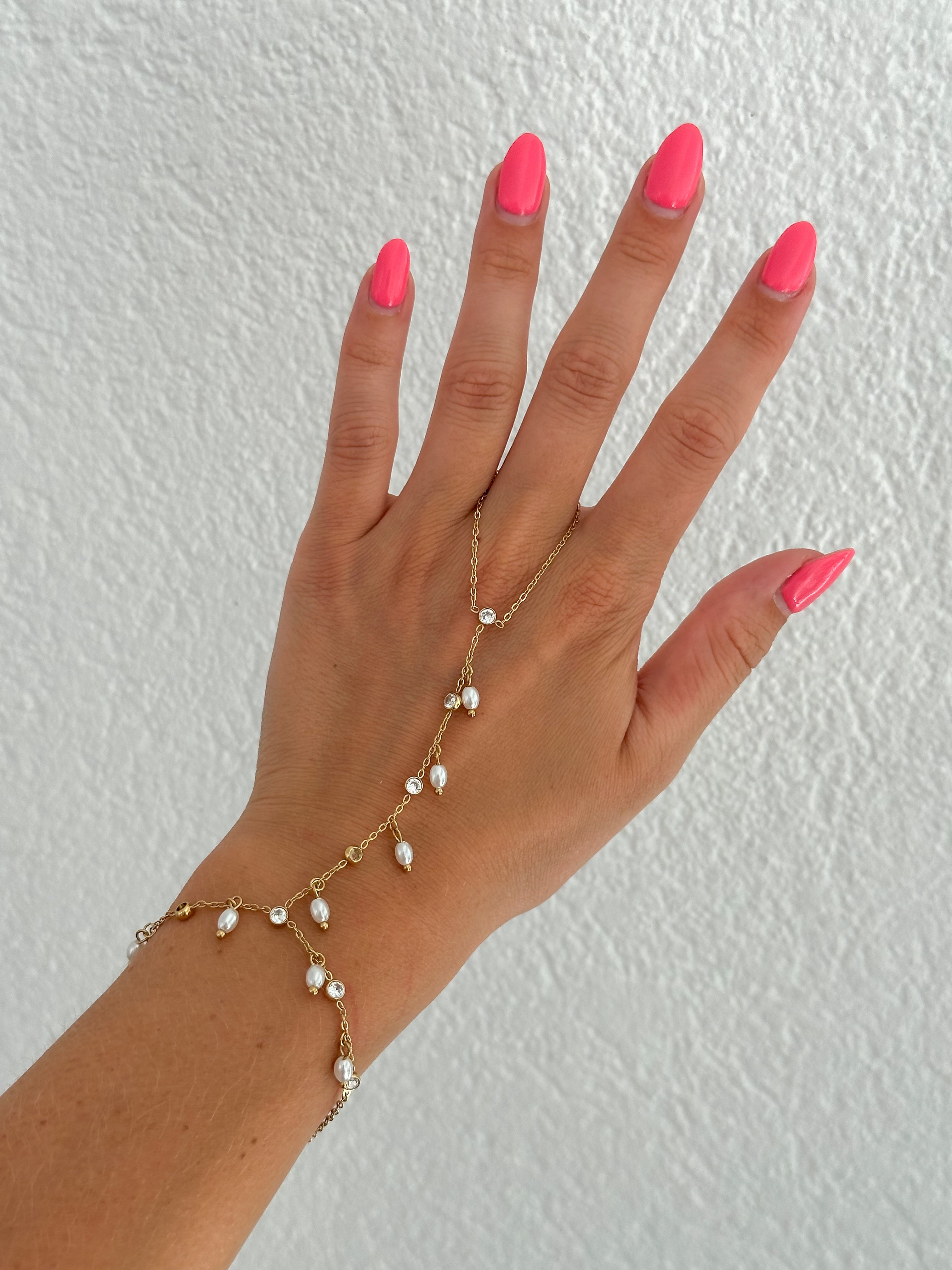 PEARL HAND CHAIN