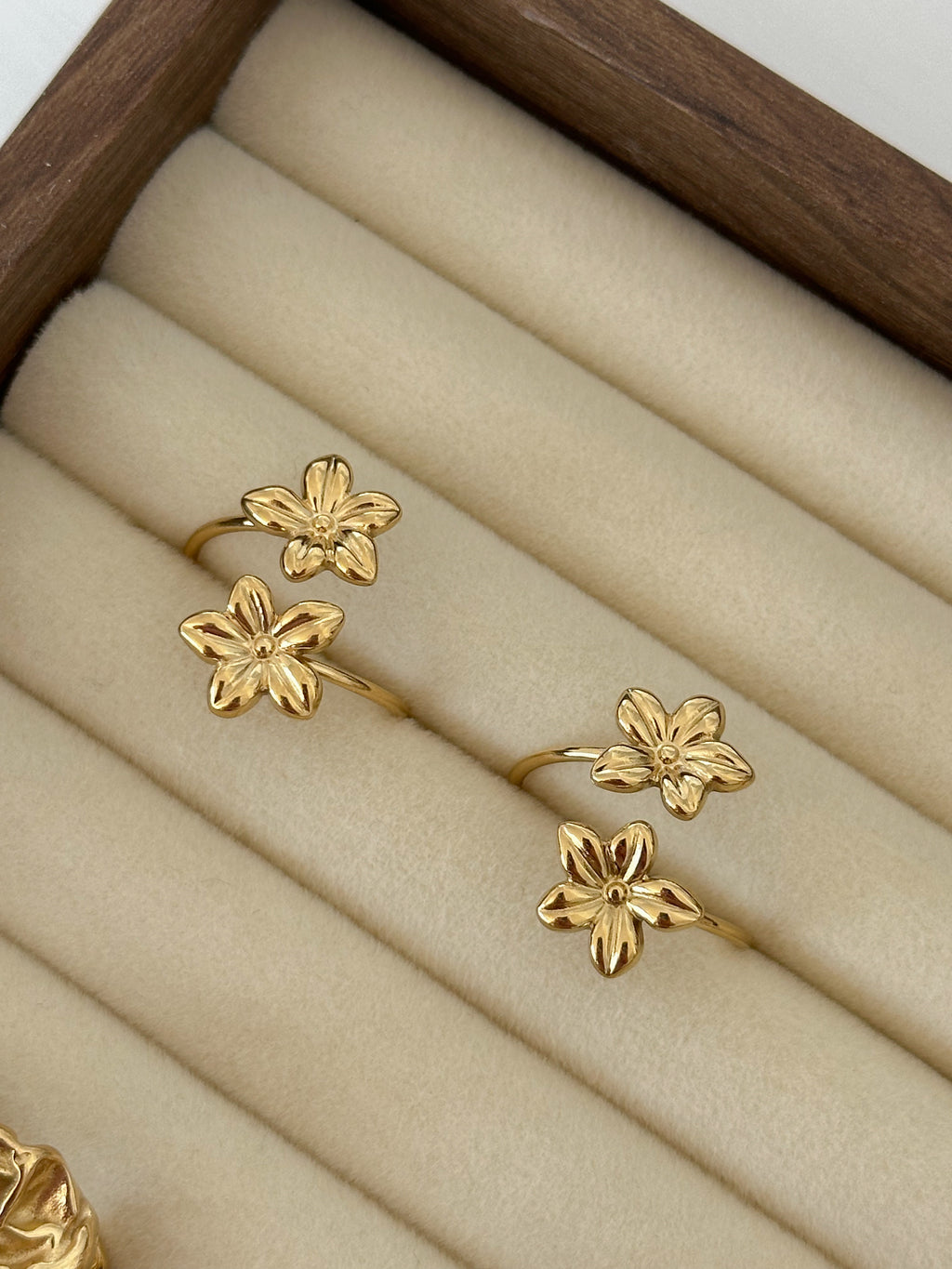 VIVI RING